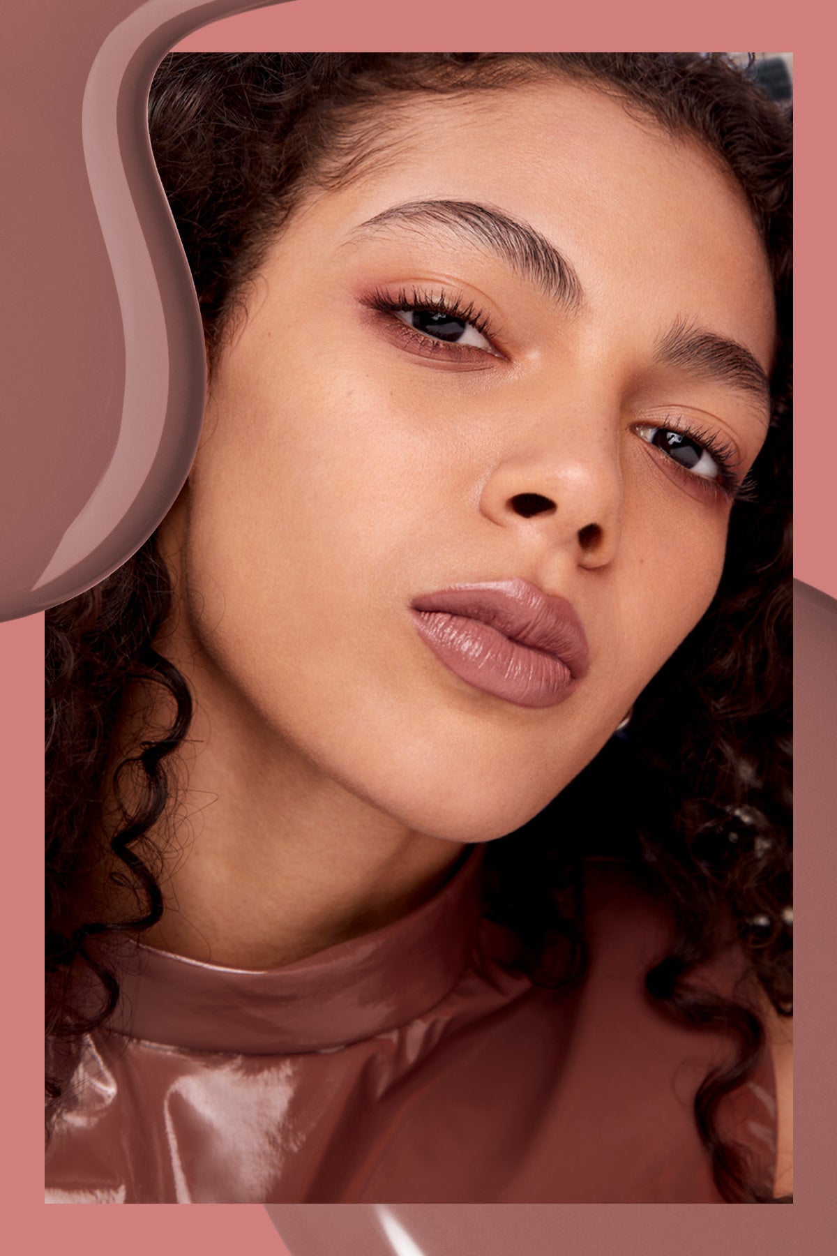 Maybelline New York Super Stay Vinyl Ink Uzun Süre Kalıcı Likit Parlak Ruj 110 Awestruck