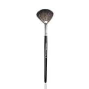 Nascita Pro Plus Aydınlatıcı Makyaj Fırçası NASBRUSH0289